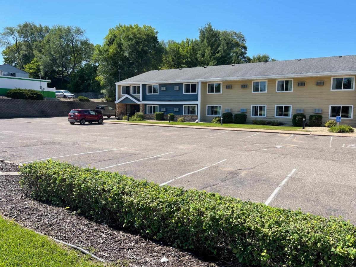 Nichols Inn & Suites Hastings Экстерьер фото